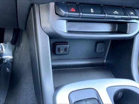 Used 2022 Chevrolet Colorado LT RWD image 32