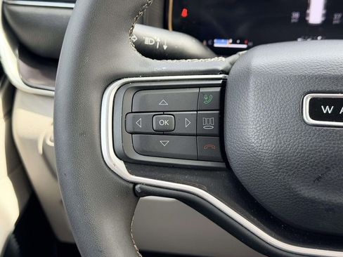 Used 2024 Jeep Wagoneer L 4WD w/ Premium Group I image 9