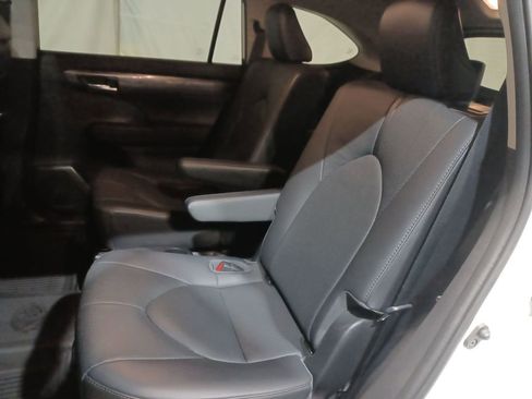 Used 2021 Toyota Highlander Limited image 25