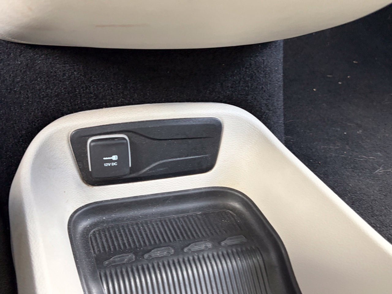 Used 2023 Chrysler Voyager LX FWD image 9