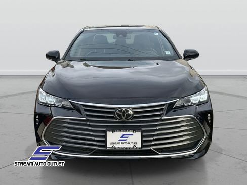Used 2021 Toyota Avalon XLE image 2