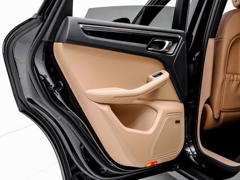 Used 2025 Porsche Macan image 49