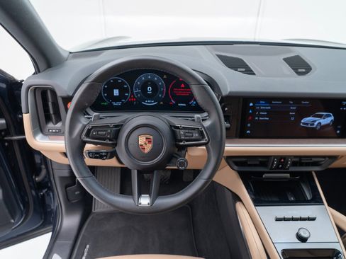 Certified 2025 Porsche Cayenne image 31