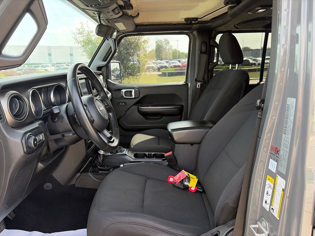 Used 2018 Jeep Wrangler Unlimited Sport S AWD/4WD image 39