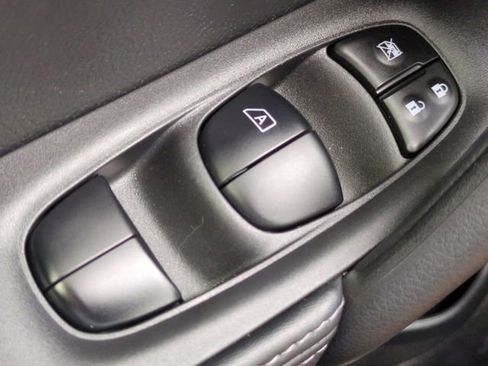 Used 2022 Nissan Rogue Sport SL w/ Premium Package image 25