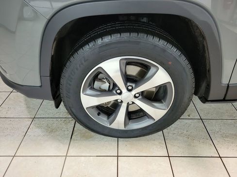 Used 2019 Jeep Cherokee Limited w/ Luxury Group image 53