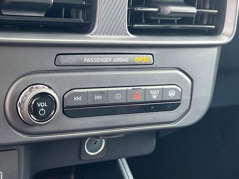 New 2025 Ford Maverick XL image 28