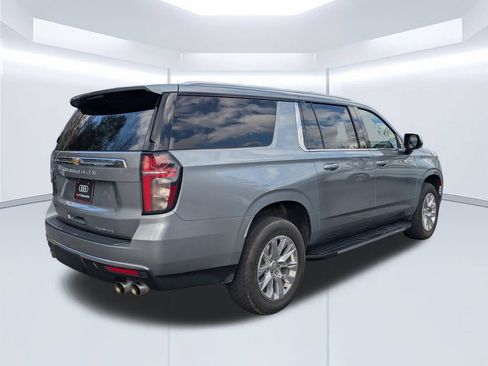 Used 2024 Chevrolet Suburban Premier AWD/4WD image 2