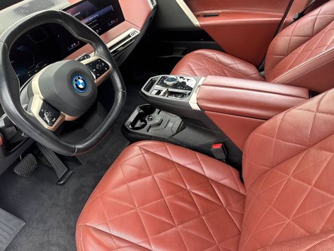 Used 2024 BMW iX xDrive50 w/ Sport Package AWD/4WD image 4