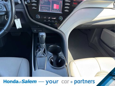 Used 2019 Toyota Camry SE w/ Carpet Mat Package FWD image 17