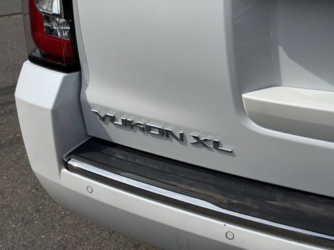 Used 2016 GMC Yukon XL Denali AWD/4WD image 6