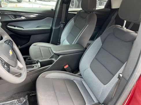 Used 2025 Chevrolet TrailBlazer LT image 30