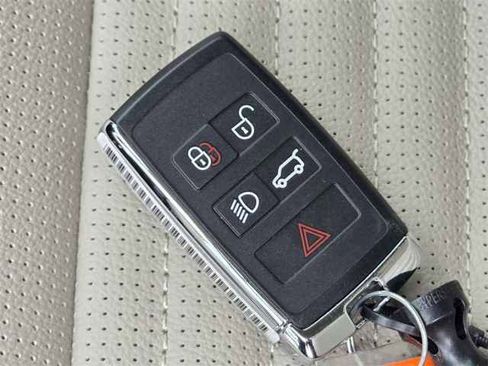 New 2025 Land Rover Discovery Sport S image 43