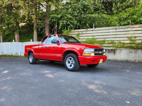 Used 2000 Chevrolet S10 Pickup LS w/ Preferred Equipment Group RWD image 18