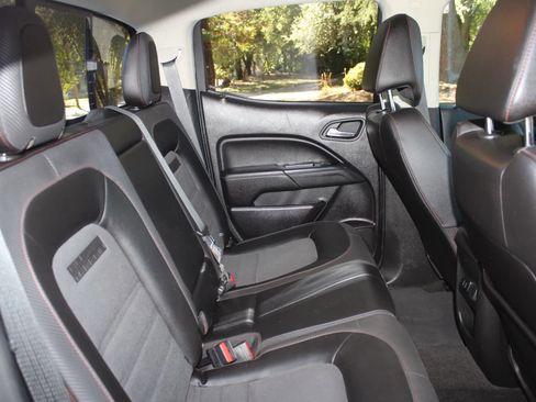 Used 2017 GMC Canyon SLE w/ All Terrain Package image 7