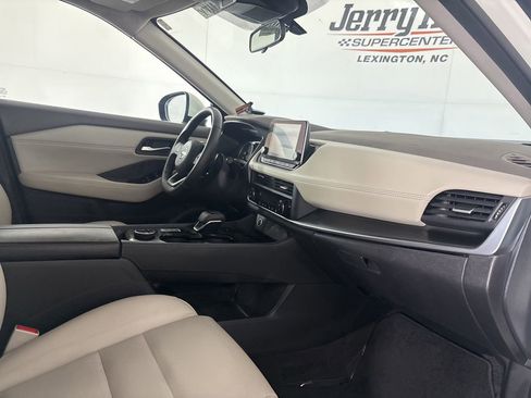 Used 2023 Nissan Rogue SV w/ SV Premium B Package AWD/4WD image 32