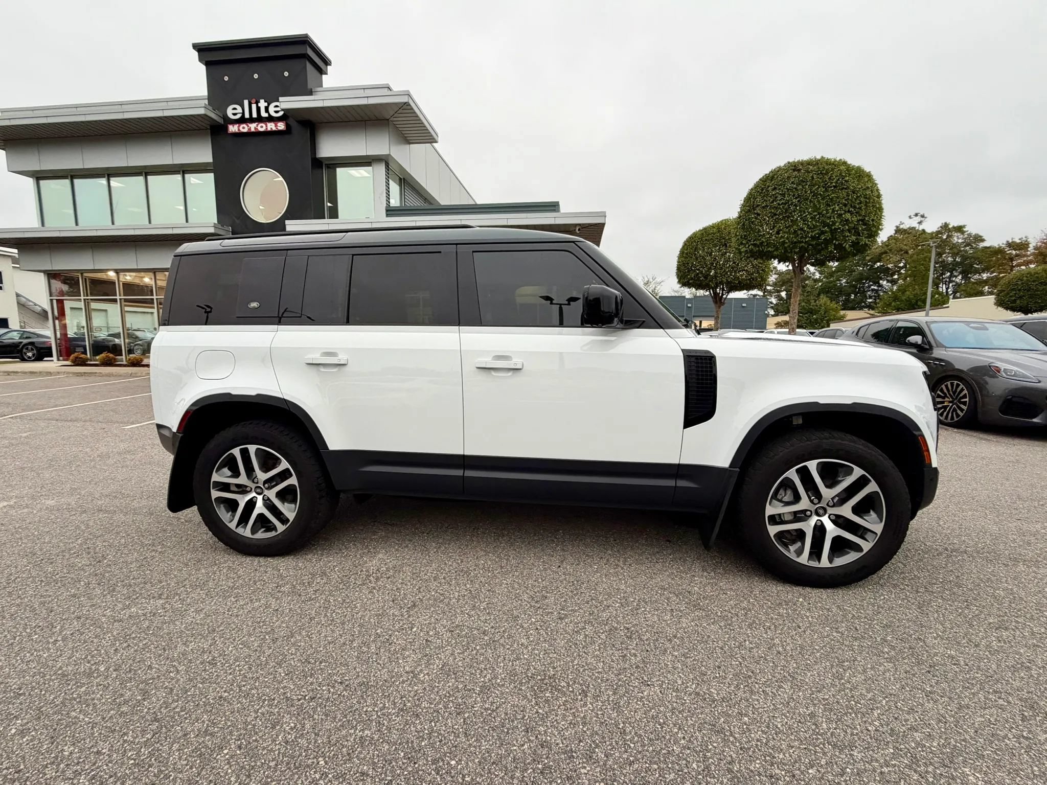Used 2024 Land Rover Defender 110 S AWD/4WD image 8