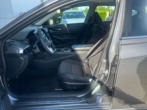 Used 2025 Nissan Altima 2.5 SV image 28