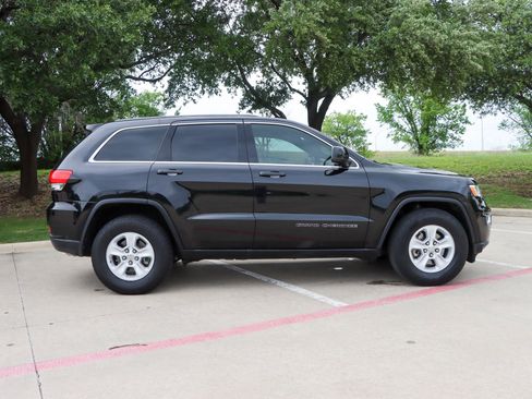 Used 2017 Jeep Grand Cherokee Laredo RWD image 8