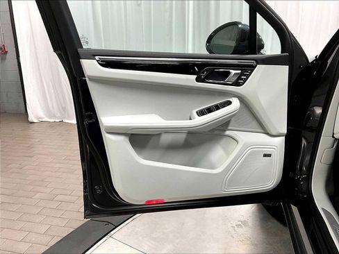 New 2026 Porsche Macan S image 22