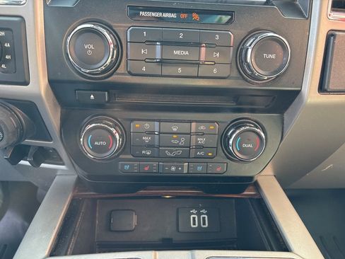 Used 2016 Ford F150 Lariat image 16