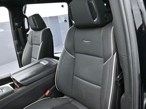 Certified 2023 Cadillac Escalade ESV Premium Luxury image 18