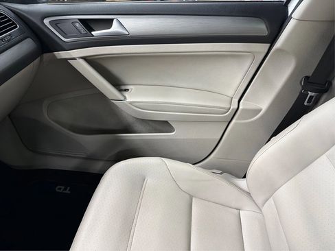 Used 2015 Volkswagen Golf TDI SE image 41