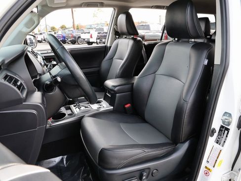 Used 2018 Toyota 4Runner SR5 Premium image 19