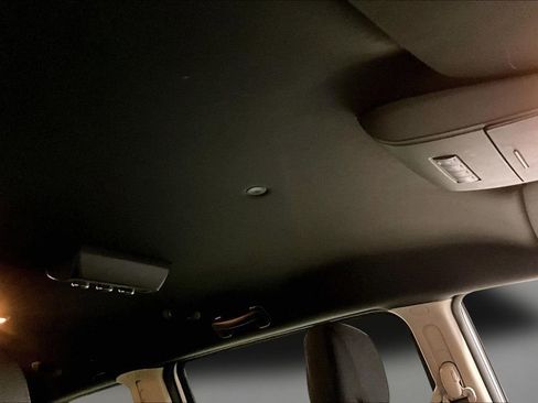 Used 2020 Dodge Grand Caravan SXT image 27