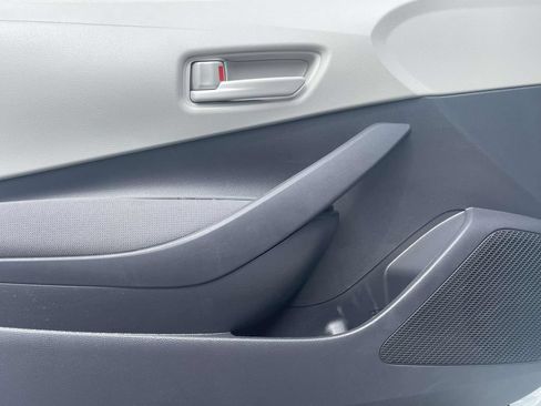 Used 2025 Toyota Corolla LE FWD image 18