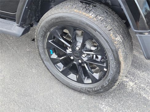 Used 2022 Jeep Wrangler Unlimited Sahara w/ Cold Weather Group image 18