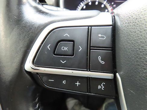 Used 2022 Toyota Highlander XLE AWD/4WD image 20