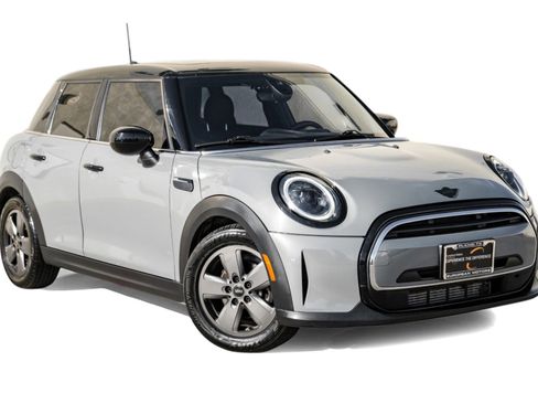 Used 2022 MINI Cooper 4-Door Hardtop w/ Signature Upholstery Package image 6