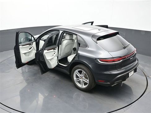 Certified 2023 Porsche Macan w/ Premium Package Plus image 23
