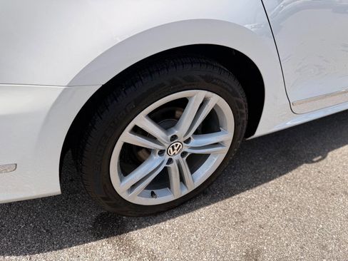Used 2014 Volkswagen Passat TDI SE image 24