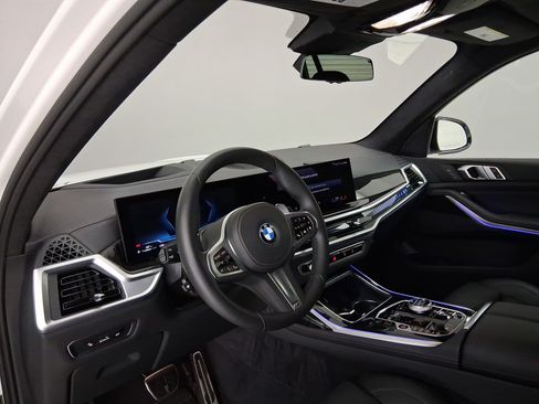Used 2024 BMW X7 xDrive40i w/ M Sport Package AWD/4WD image 4