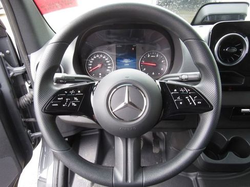 Used 2025 Mercedes-Benz Sprinter 2500 image 26