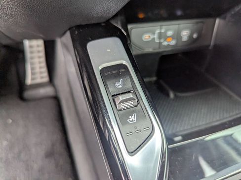 Certified 2024 Kia Sorento SX image 23