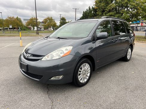 Used 2009 Toyota Sienna XLE image 1