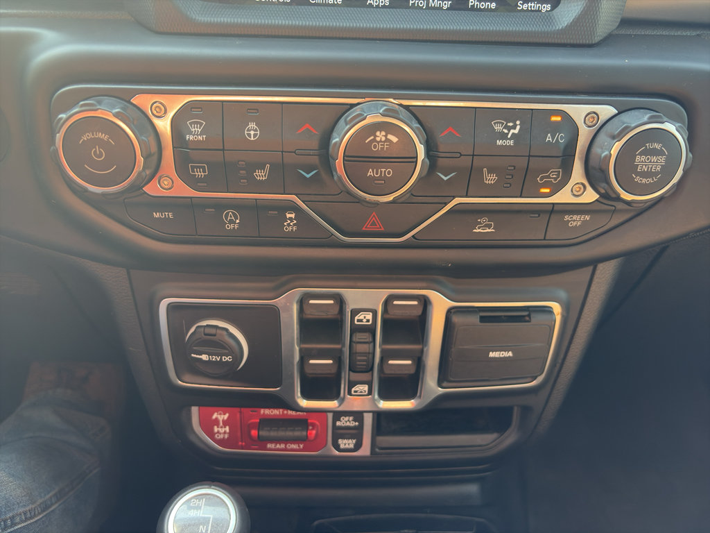 Used 2020 Jeep Gladiator Rubicon w/ Dual Top Group AWD/4WD image 17