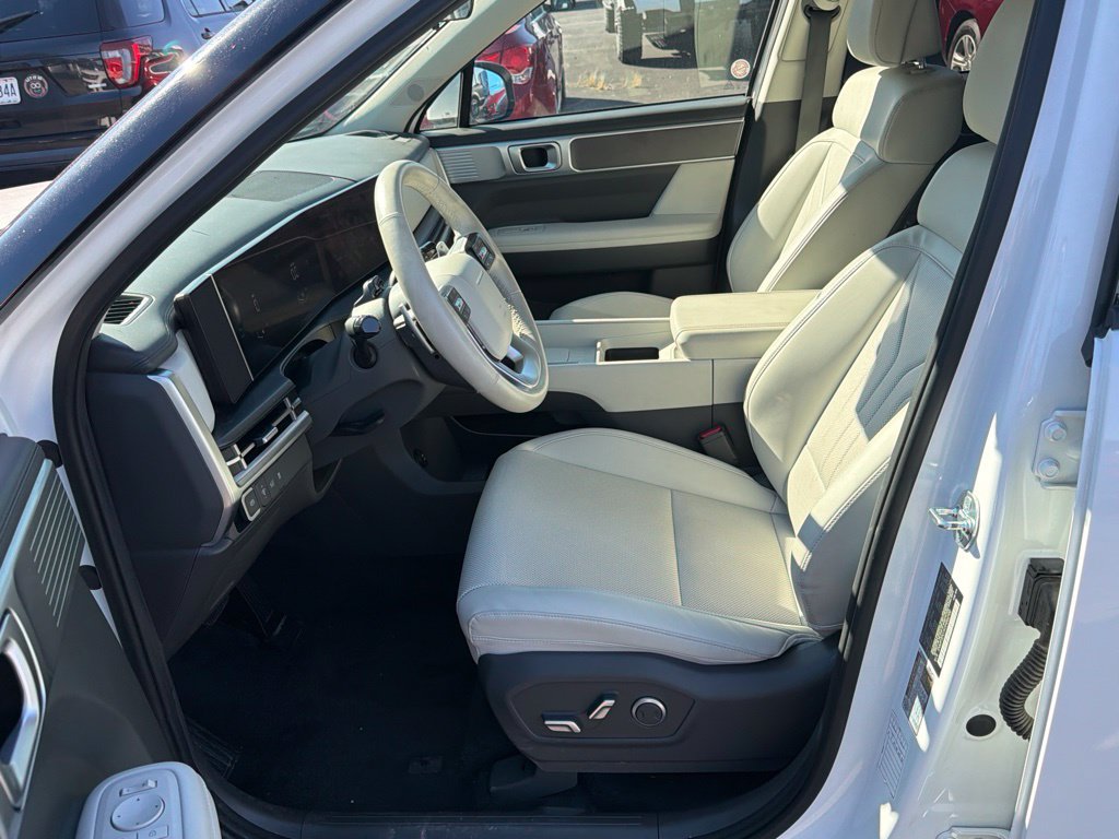 Used 2025 Hyundai Santa Fe SEL AWD/4WD image 14