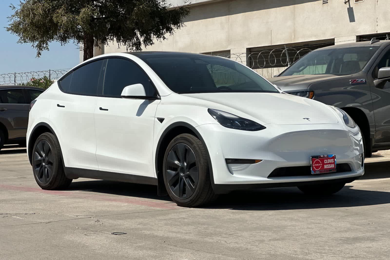 Used 2024 Tesla Model Y Long Range AWD/4WD image 10