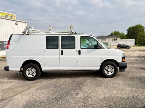 Used 2018 Chevrolet Express 2500 w/ Driver Convenience Package RWD image 7