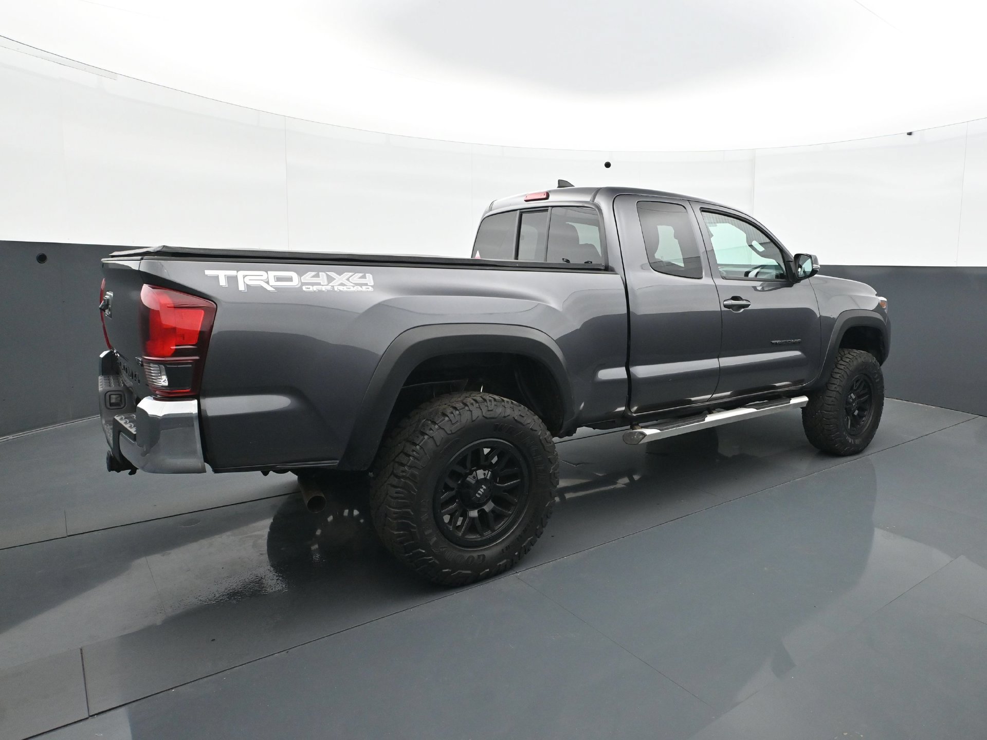 Used 2019 Toyota Tacoma TRD Off-Road AWD/4WD image 7