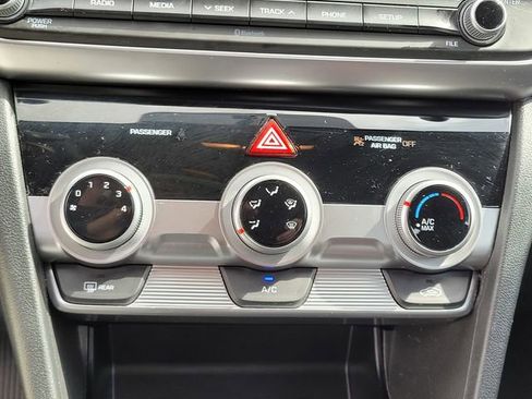 Used 2019 Hyundai Elantra SE w/ Cargo Package FWD image 23
