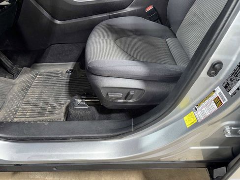 Used 2021 Toyota Highlander LE image 24