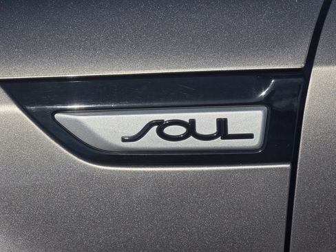 Used 2018 Kia Soul ! image 37