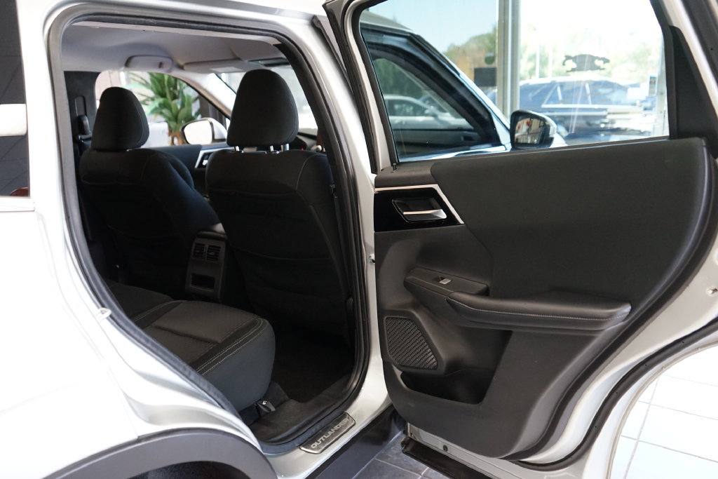 Used 2022 Mitsubishi Outlander ES AWD/4WD image 45