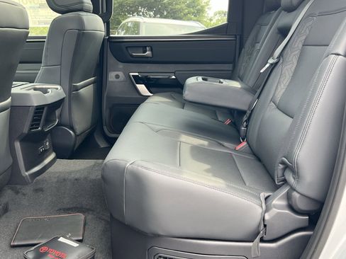 Used 2025 Toyota Tundra Limited AWD/4WD image 29
