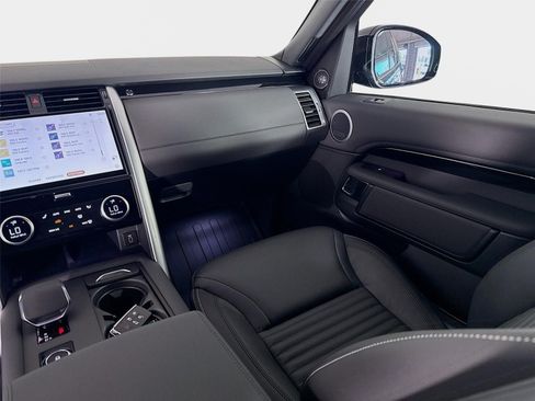 Used 2026 Land Rover Discovery S AWD/4WD image 26